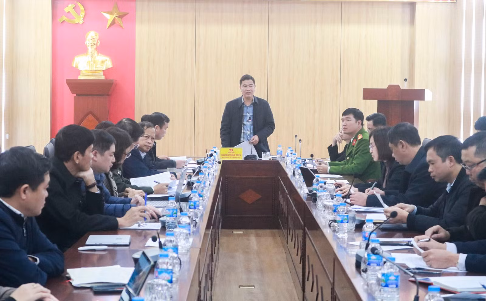 bi-thu-huyen-uy-nguyen-trung-trieu-ket-luan-cuoc-hop.jpg