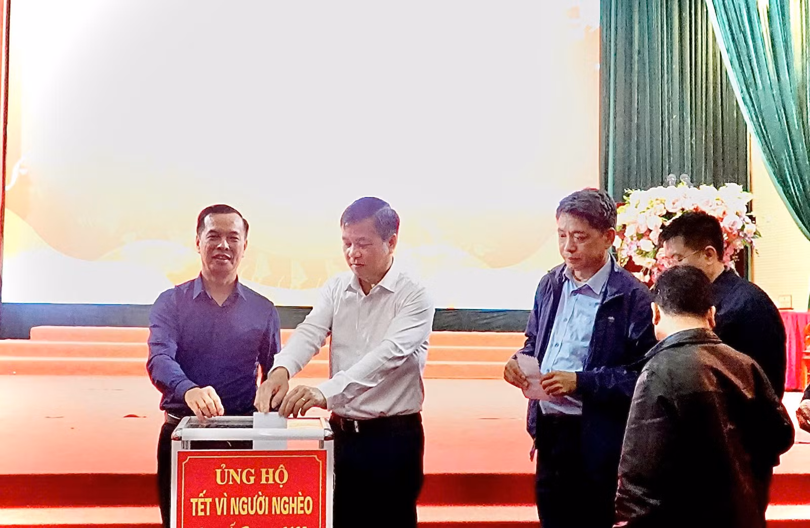 cac-tap-the-ca-nhan-tha-gia-ung-ho.jpg