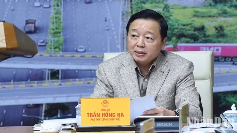 Phó Thủ tướng Chính phủ Trần Hồng Hà phát biểu ý kiến tại Phiên họp. (Ảnh: TRẦN HẢI)