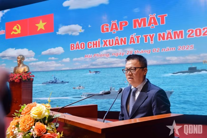 Đồng chí Lê Quốc Minh phát biểu tại buổi gặp mặt.