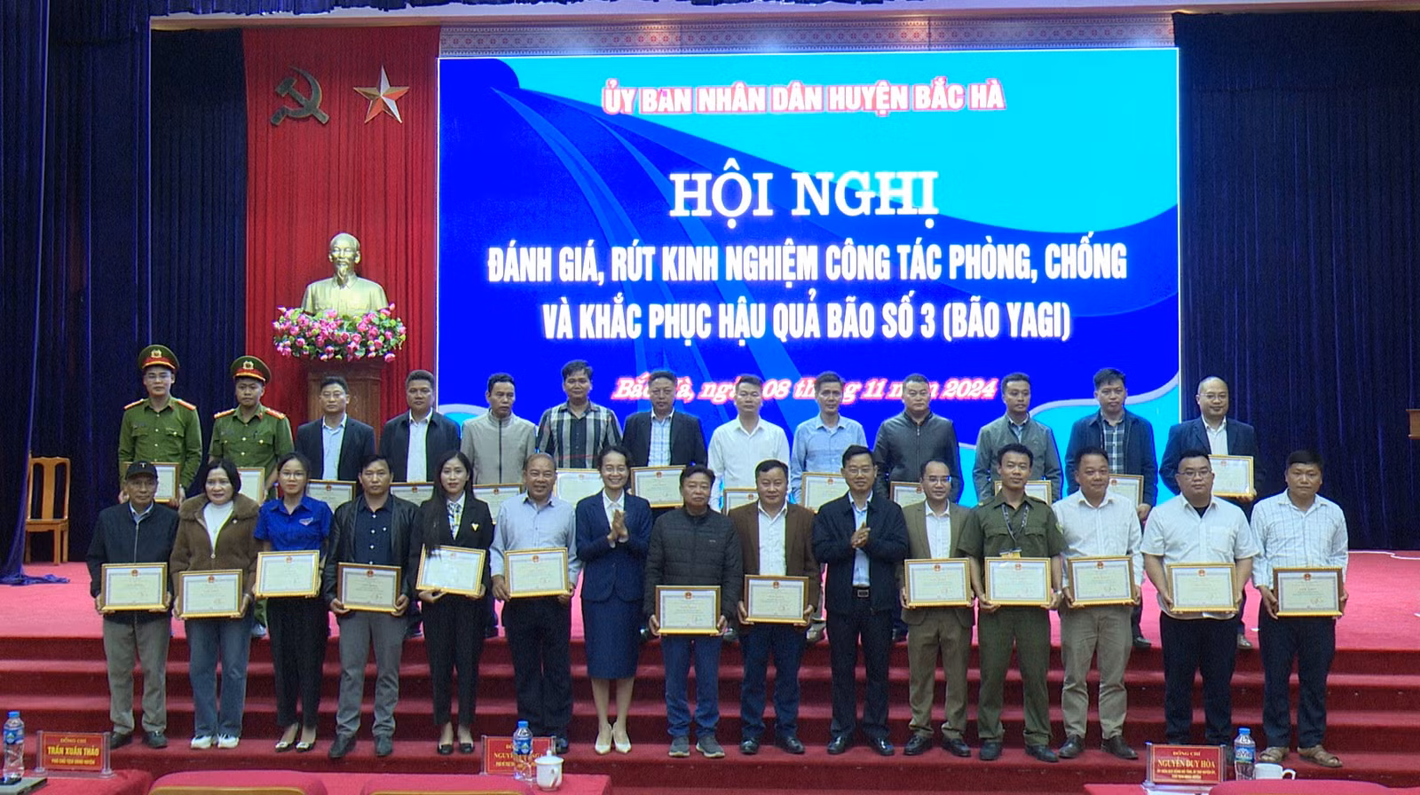 khen-thuong-cac-tap-the.jpg