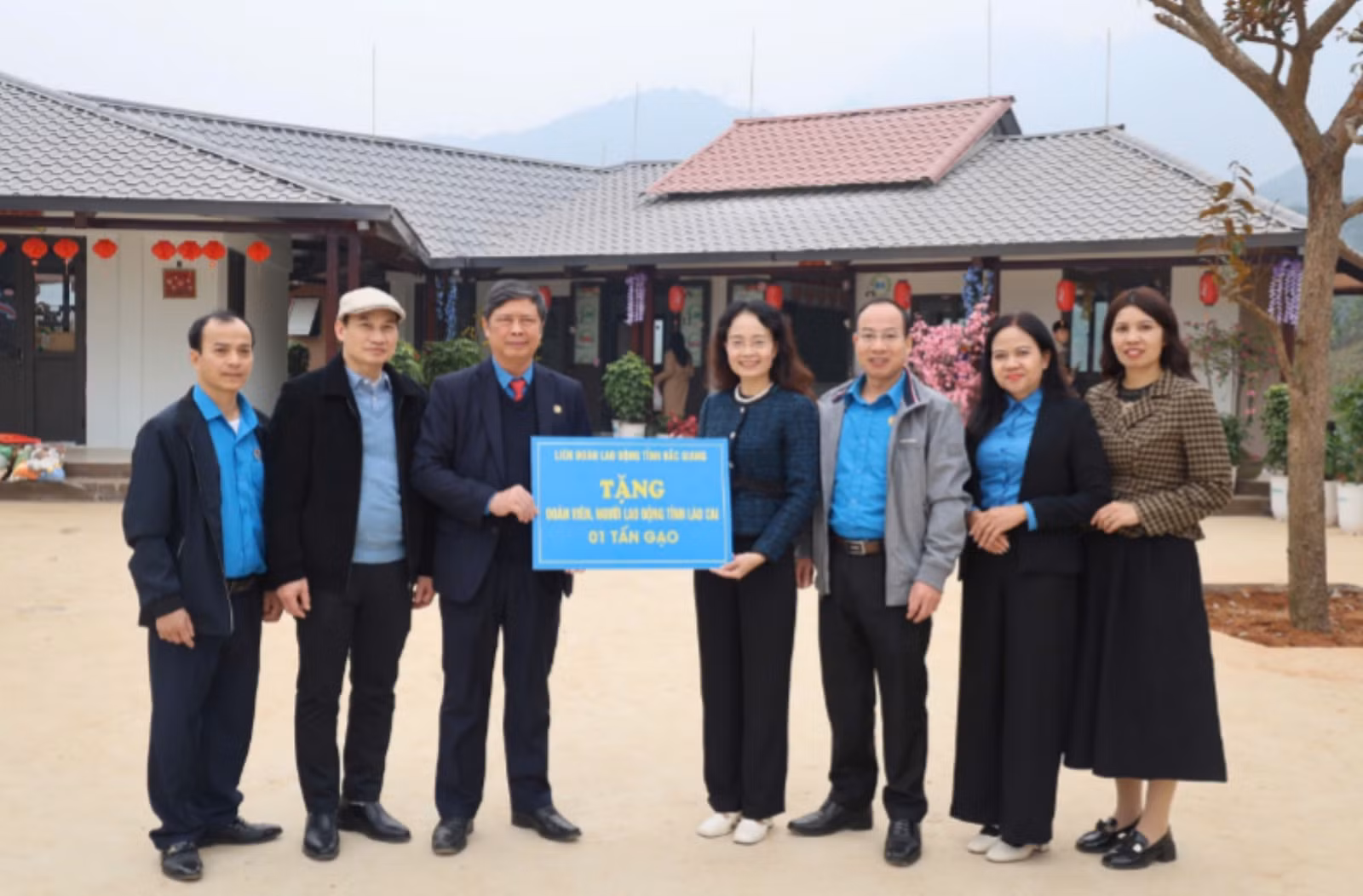 ldld-tinh-bac-giang-trao-1-tan-gao-cho-doan-vien-nguoi-lao-dong-tinh-lao-cai-4326.jpg