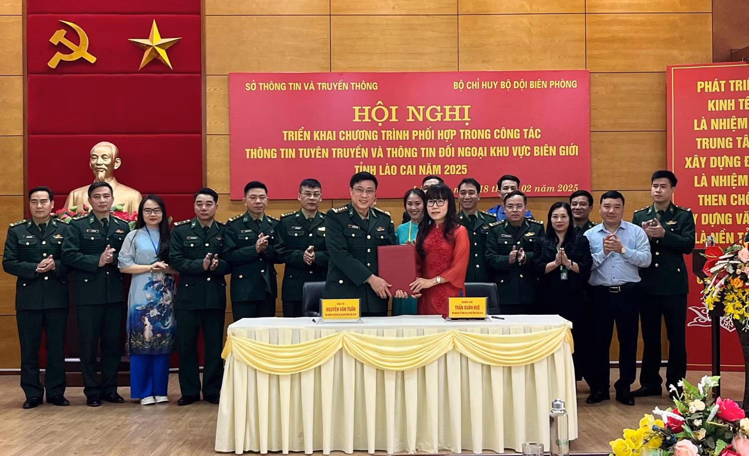 lanh-d-o-2-co-quan-ky-k-t-c.jpg