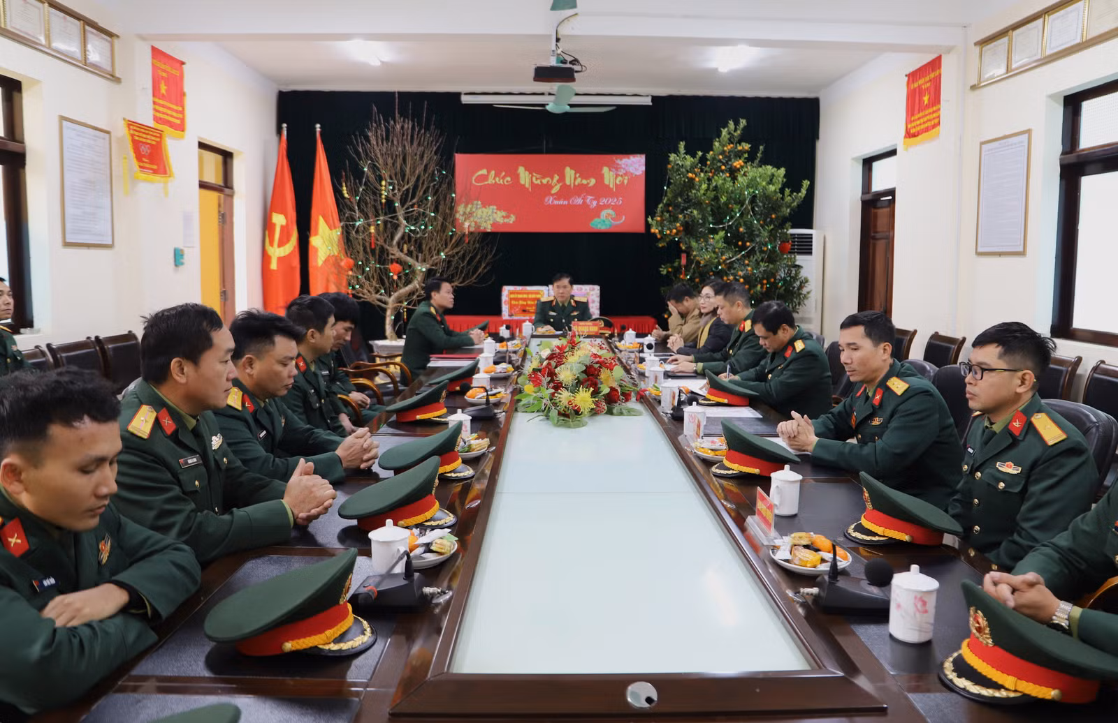 quang-canh-buoi-lam-viec.jpg