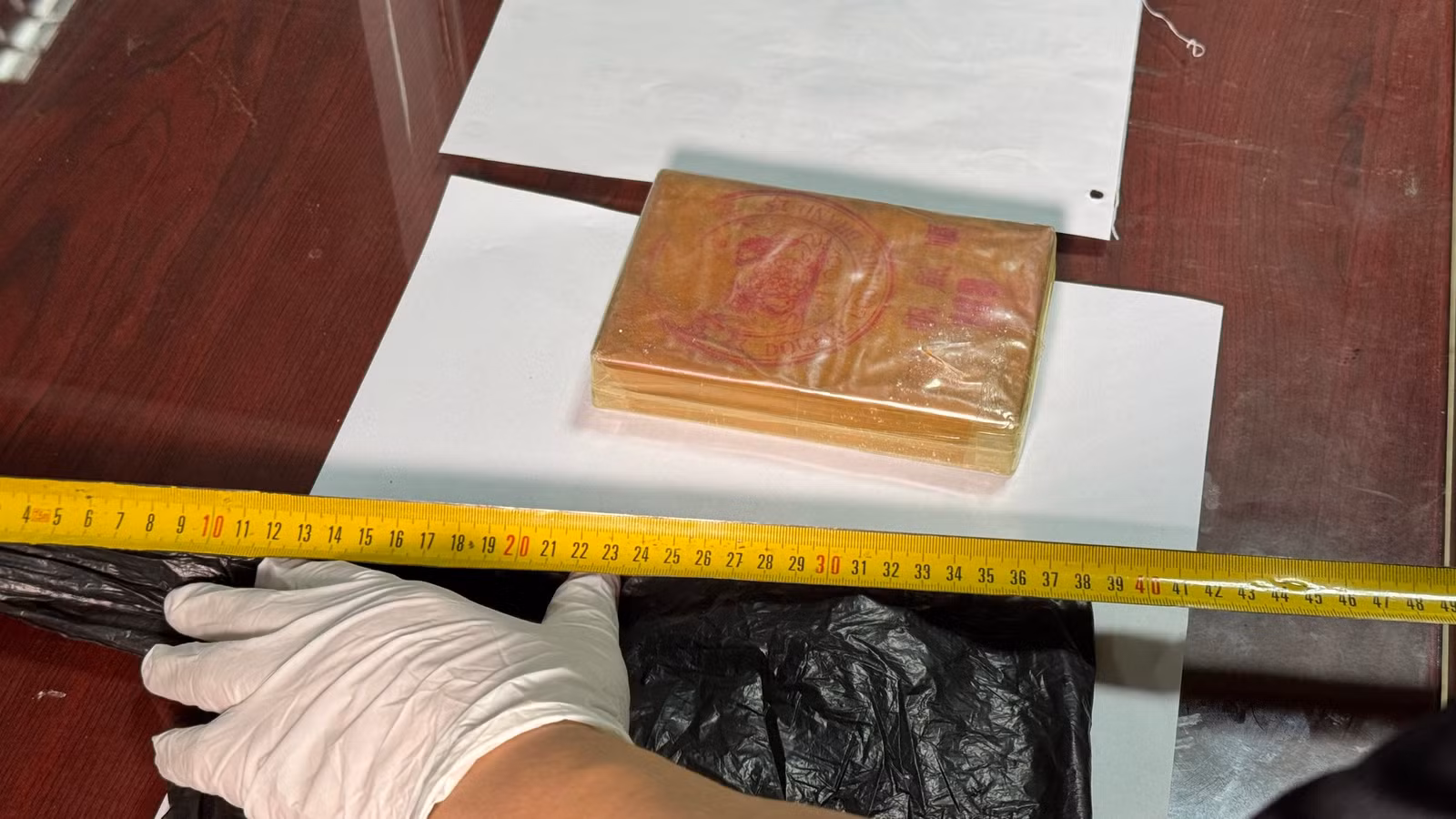 anh-4-tang-vat-thu-giu-la-1-banh-heroin-1.jpg
