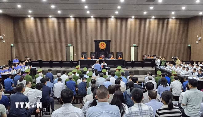 Quang cảnh phiên tòa. (Ảnh: Kim Anh/TTXVN)