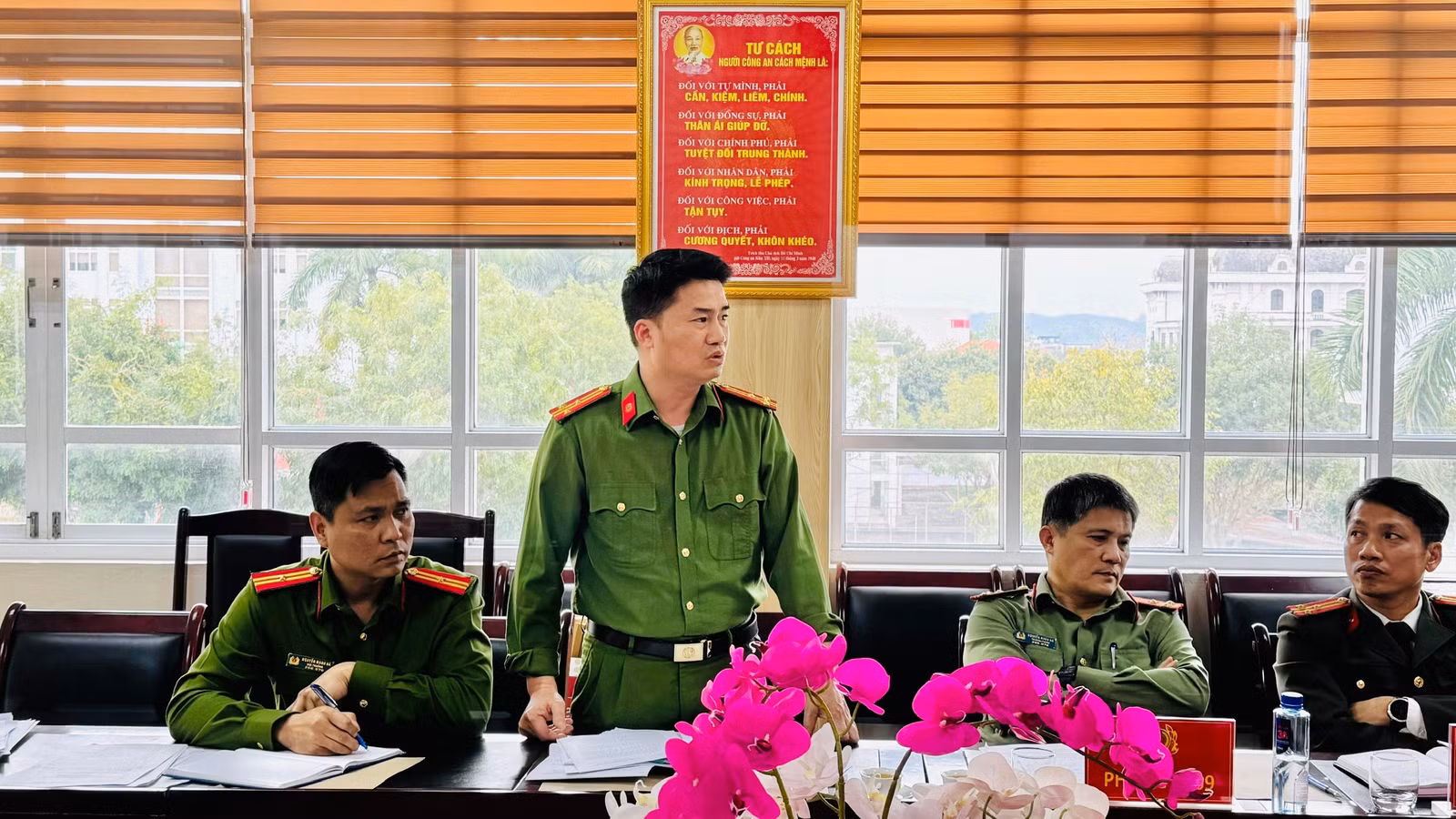 anh-3-lanh-dao-cac-phong-nghiep-vu-neu-y-kien-tham-luan-tai-hoi-nghi-4.jpg