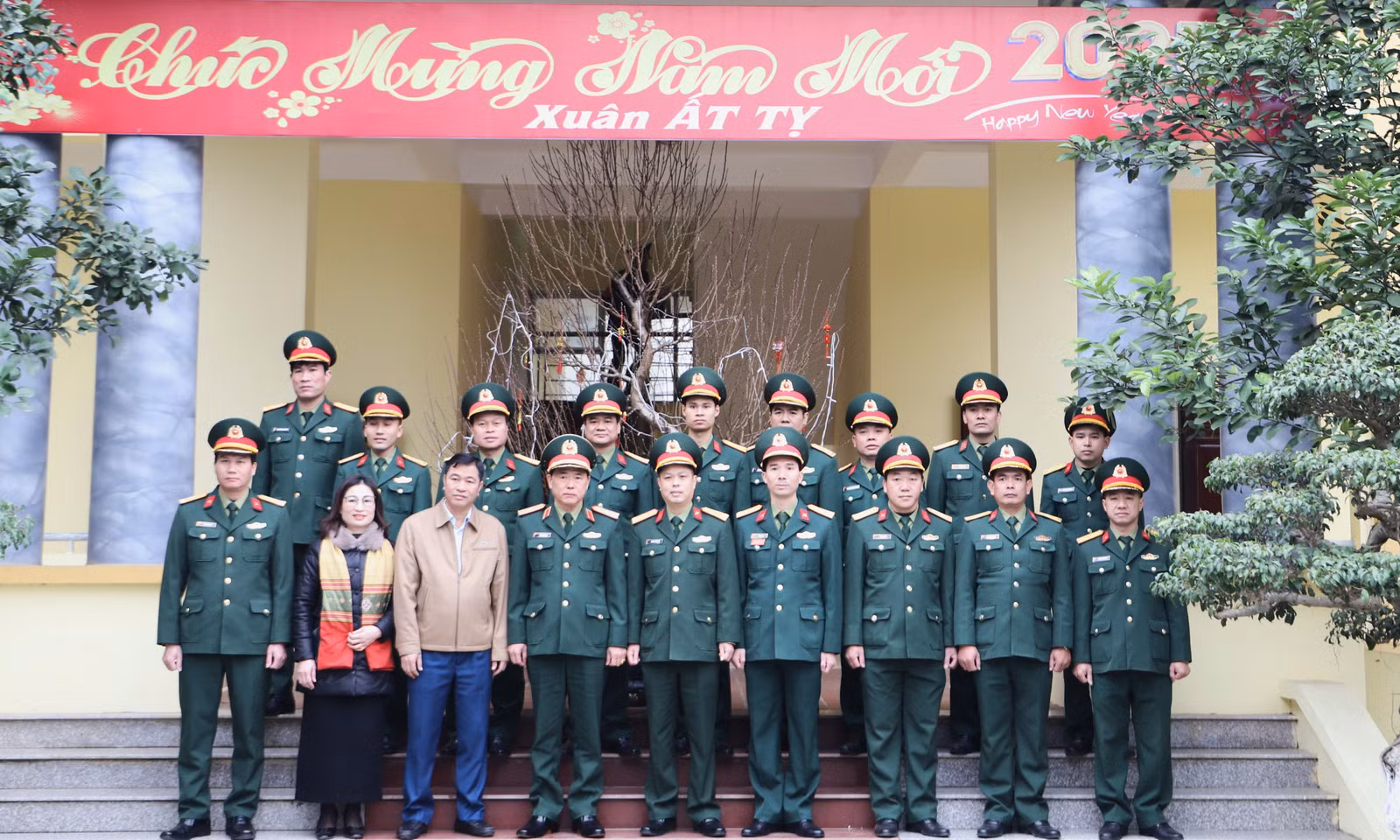 cac-dai-bieu-chup-anh-luu-niemjpg.jpg