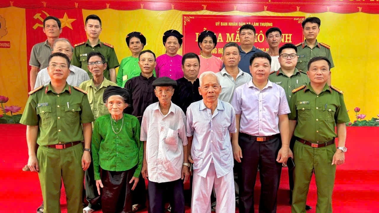 le-ra-mat-mo-hinh-dong-ho-hoang-tinh-khong-ma-tuy-tai-xa-lam-thuong-814.jpg