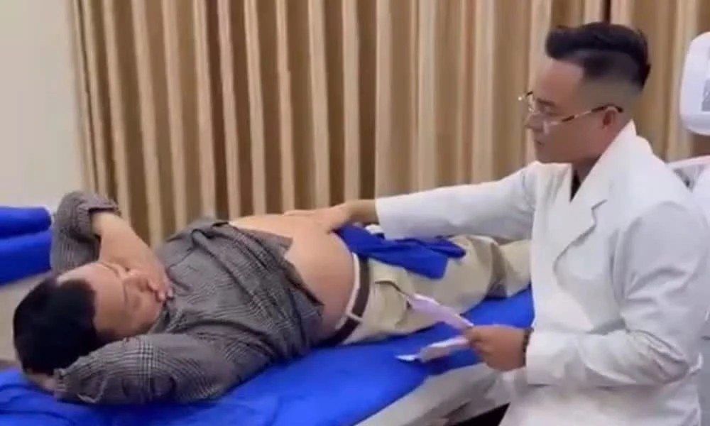Hình ảnh đối tượng quảng cáo đang thực hiện dịch vụ.