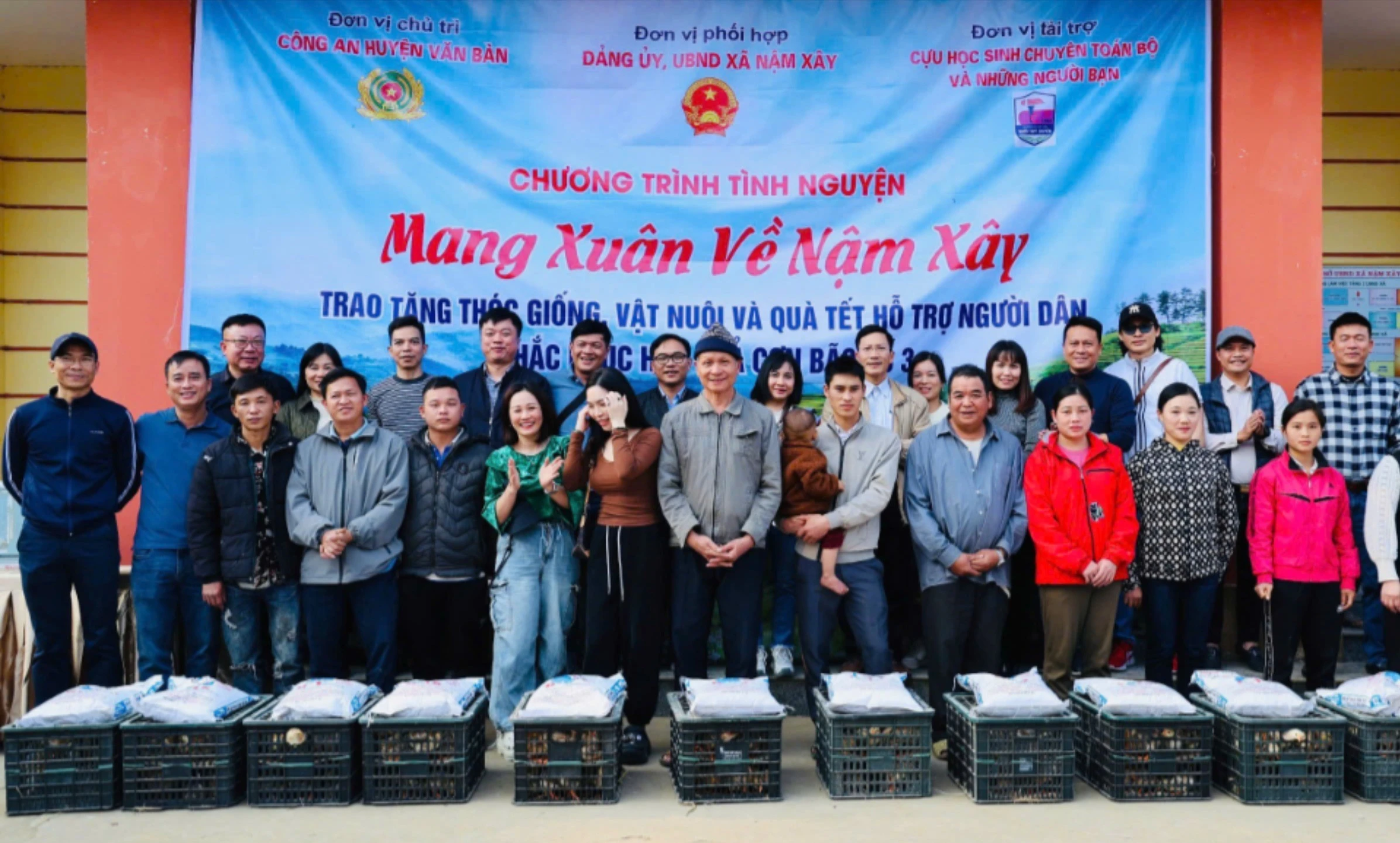 trao-ga-giong-cho-cac-ho-dan-xa-nam-xay-3936.jpg