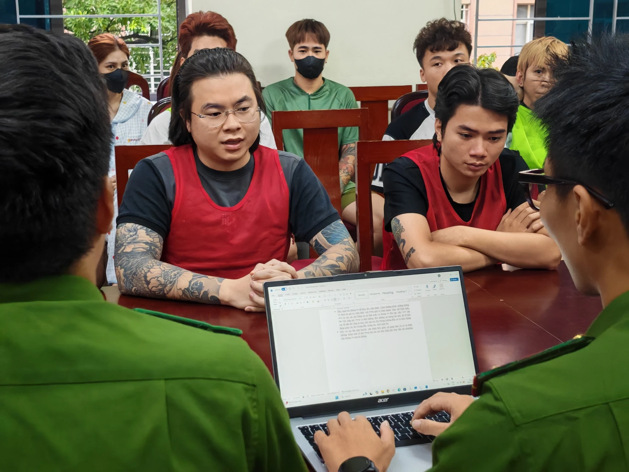 Cơ quan CSĐT Công an TP. Hà Nội đã khởi tố vụ án, khởi tố bị can đối với Phạm Tuấn - người tự xưng là “đàn em” của Ngô Bá Khá (tức “Khá Bảnh”) cùng 9 đối tượng liên quan.