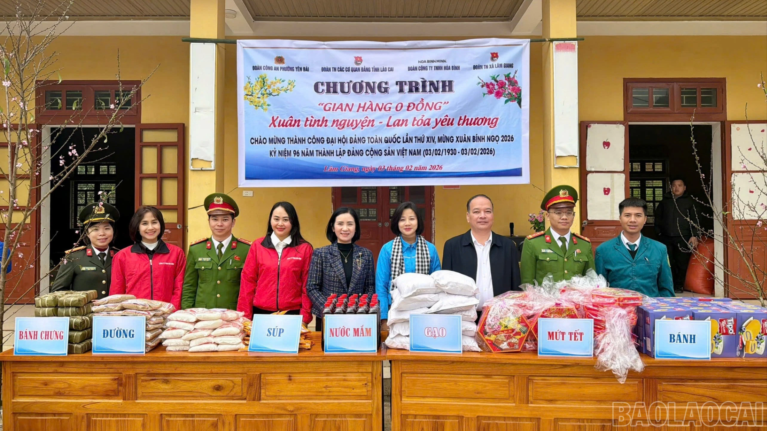 baolaocai-br-doan-thanh-nien-cac-co-quan-dang-tinh-phoi-hop-voi-cac-doan-tn-cong-ty-tnhh-hoa-binh-to-chuc-gian-hang-0-dong-tai-thon-bun-dao.jpg