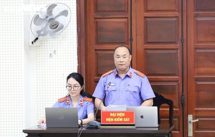 Đại diện Viện Kiểm sát công bố luận tội.