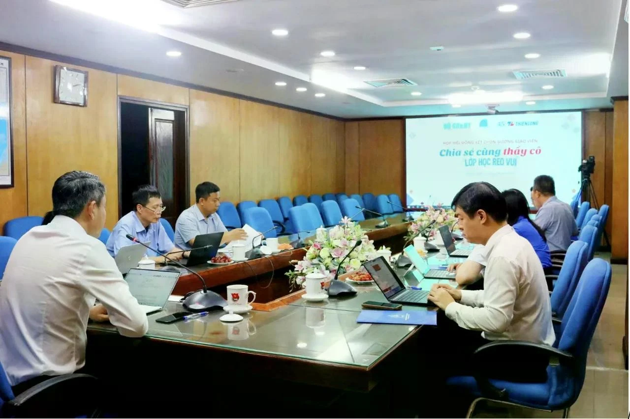 Anh Nguyễn Kim Quy – Bí thư Trung ương Đoàn, Chủ tịch Hội Liên hiệp Thanh niên Việt Nam chủ trì hội đồng xét chọn giáo viên chương trình “Chia sẻ cùng thầy cô” năm 2026. (Ảnh: BTC)