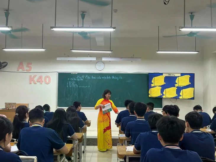 Ước tính của Bộ GD&amp;ĐT, sau sắp xếp, tinh gọn mạng lưới cơ sở giáo dục phổ thông, khoảng 32.652 cán bộ quản lý dôi dư sẽ được bố trí chuyển sang làm giáo viên trực tiếp giảng dạy.