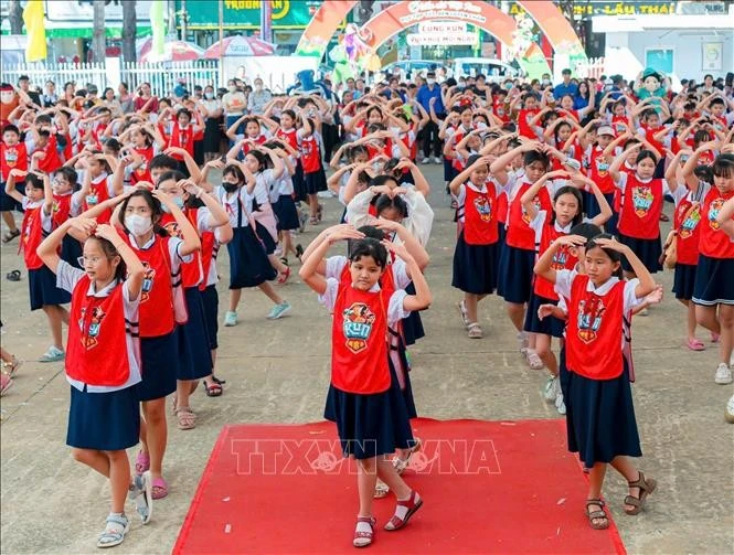 Các em học sinh tham gia tiết mục nhảy tập thể Ngày hội “Thiếu nhi Việt Nam - Học tập tốt, rèn luyện chăm” tại Bình Dương. Ảnh internet