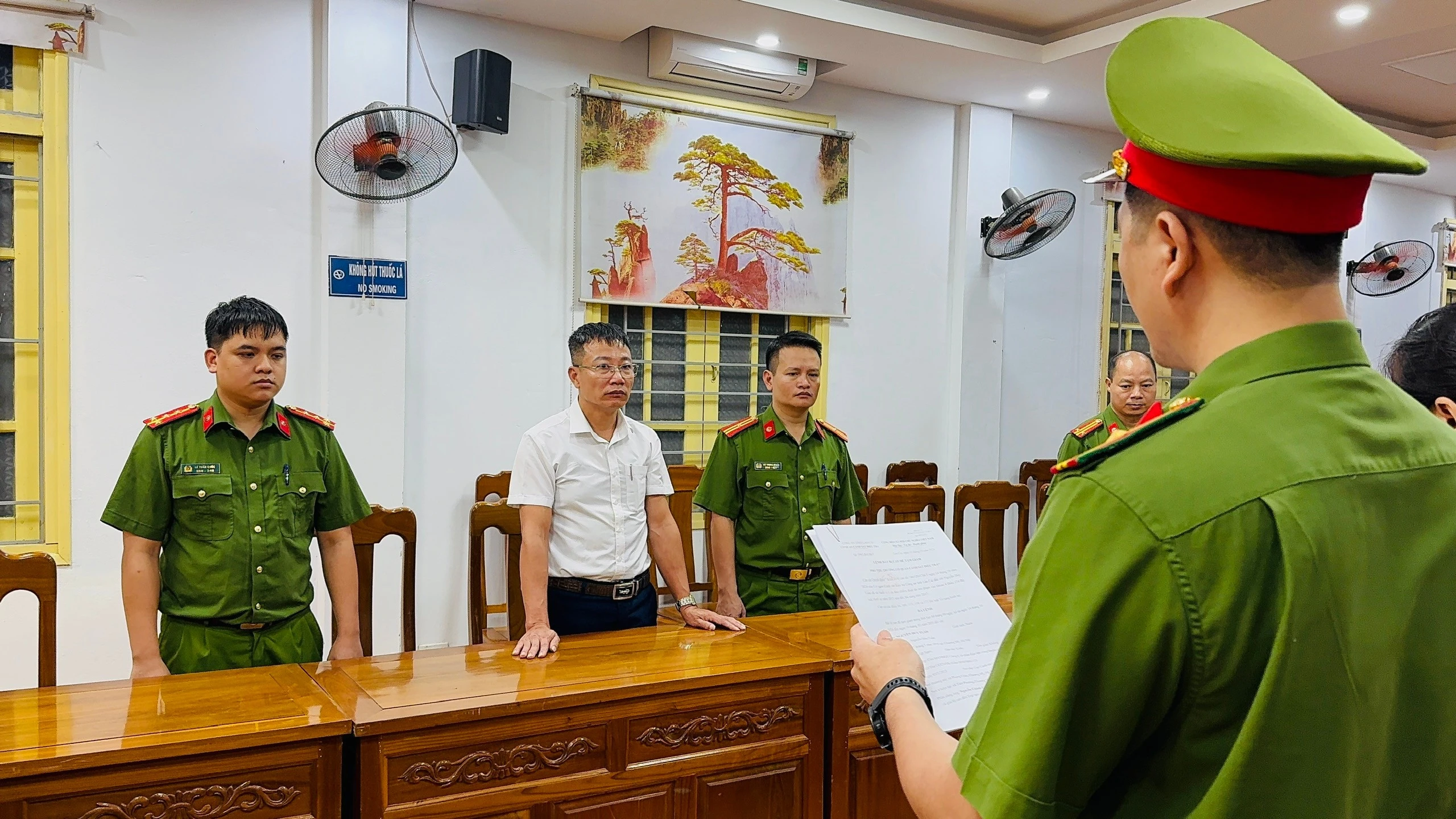 anh-1luc-luong-chuc-nang-thi-hanh-lenh-bat-va-tam-giam-doi-tuong-nguyen-duy-tuan-3-1547.jpg