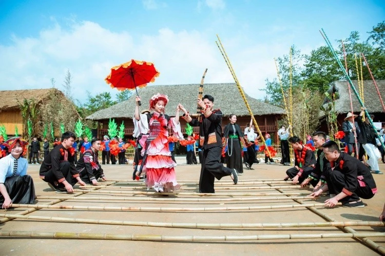 Đến Sa Pa thời điểm này bạn không chỉ được hoà mình vào không gian văn hoá đậm chất bản địa mà còn được tham gia các lễ hội thú vị của người dân (Ảnh minh họa).