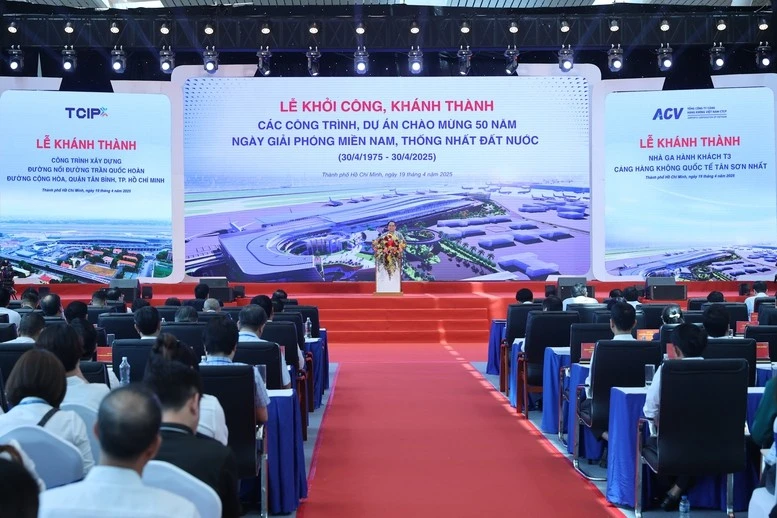 Thủ tướng kỳ vọng, đây sẽ là những công trình quan trọng, những công trình có tính "biểu tượng" góp phần định vị hình ảnh Việt Nam "Độc lập - Hòa bình - Thống nhất - Tự cường - Hạnh phúc - Ấm no - Văn minh - Thịnh vượng" trên bản đồ thế giới.