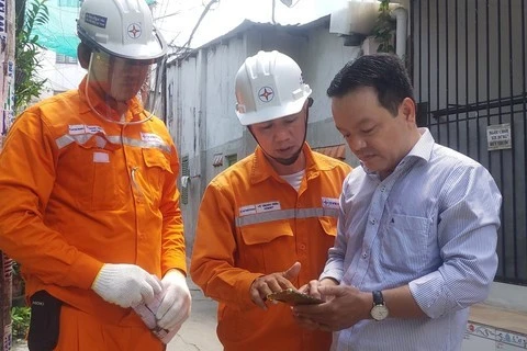 Bộ Công Thương đề xuất bổ sung một số chi phí chưa được đưa vào giá điện trước đây khiến EVN thua lỗ vào giá bán lẻ điện bình quân sắp tới.