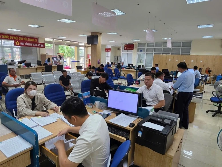 Xã Quảng Hà (tỉnh Quảng Ninh) giải quyết thủ tục hành chính cho người dân - Ảnh: Báo Quảng Ninh