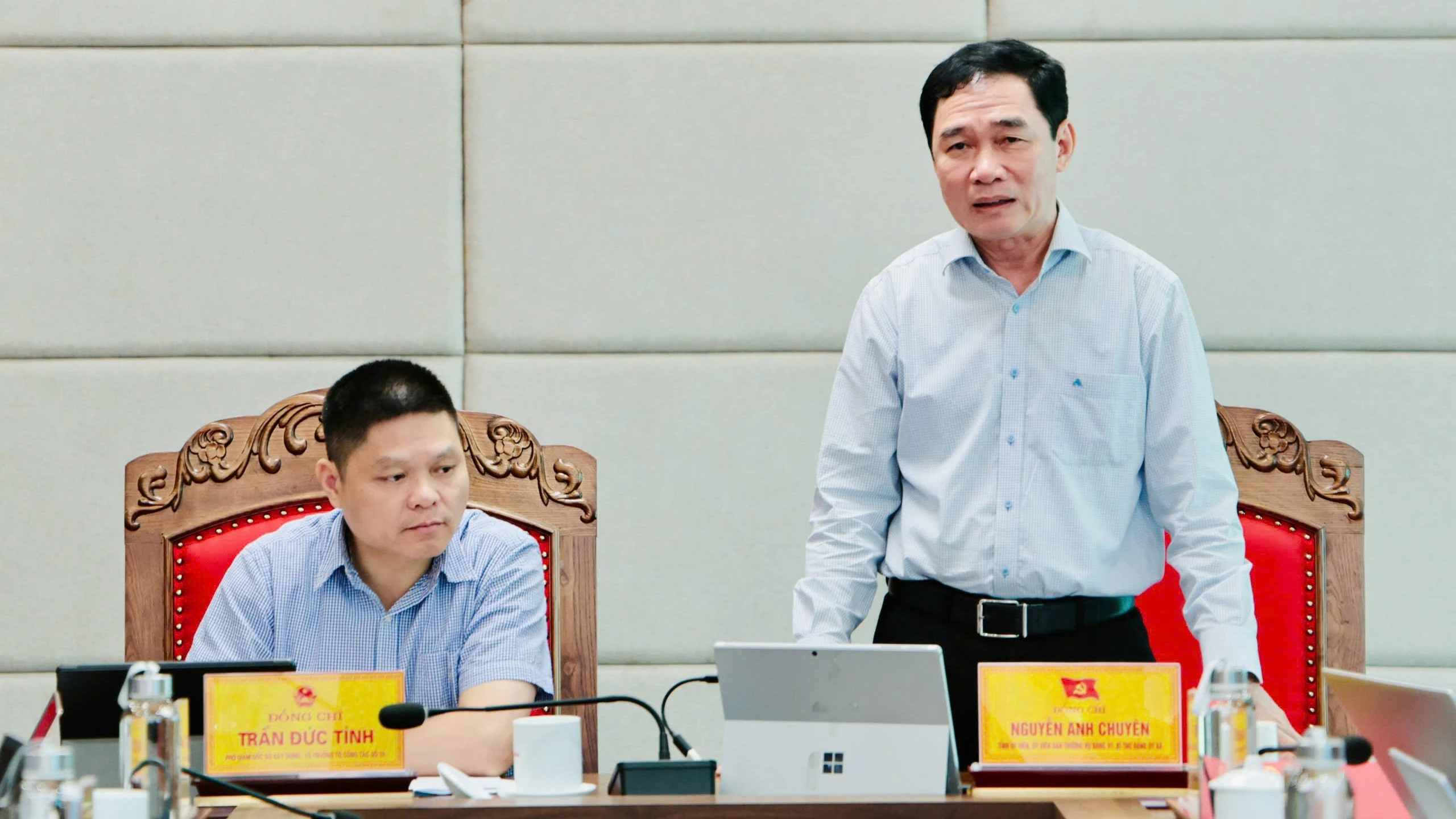 dong-chi-nguyen-anh-chuyen-bi-thu-dang-uy-chu-tich-hdnd-xa-van-ban-phat-bieu-y-kien.jpg
