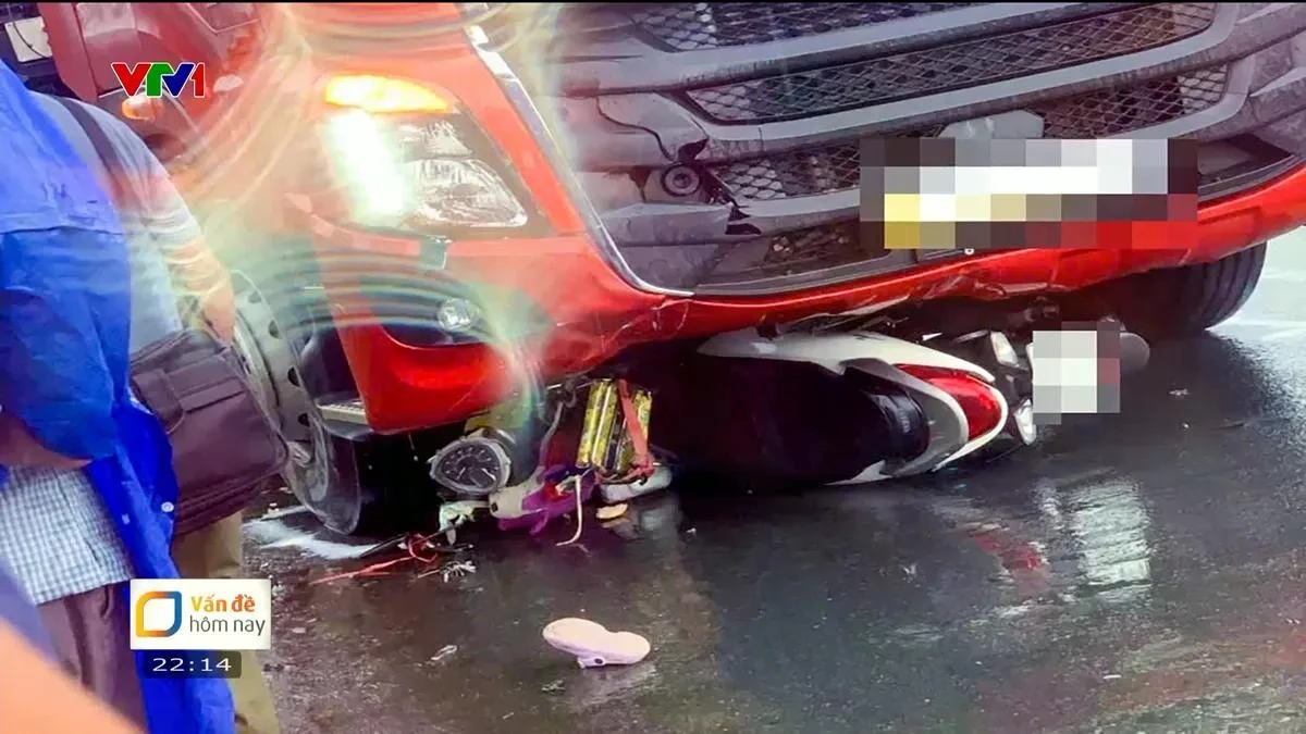 Nhiều vụ tai nạn thảm khốc xảy ra giữa xe hai bánh và xe tải trọng lớn.