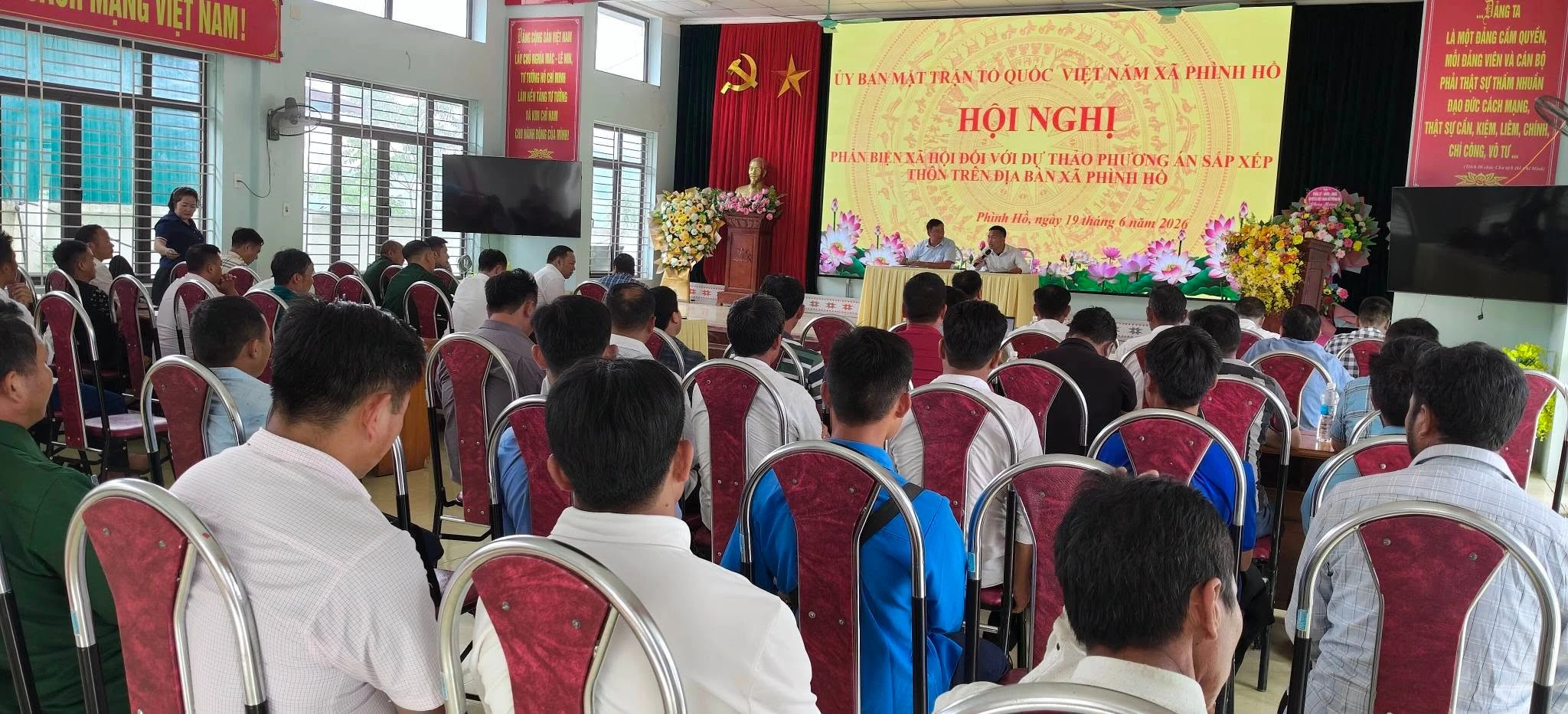 toan-canh-hoi-nghi.jpg