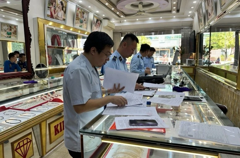 Tổ chức thanh tra việc chấp hành pháp luật của các doanh nghiệp kinh doanh vàng.