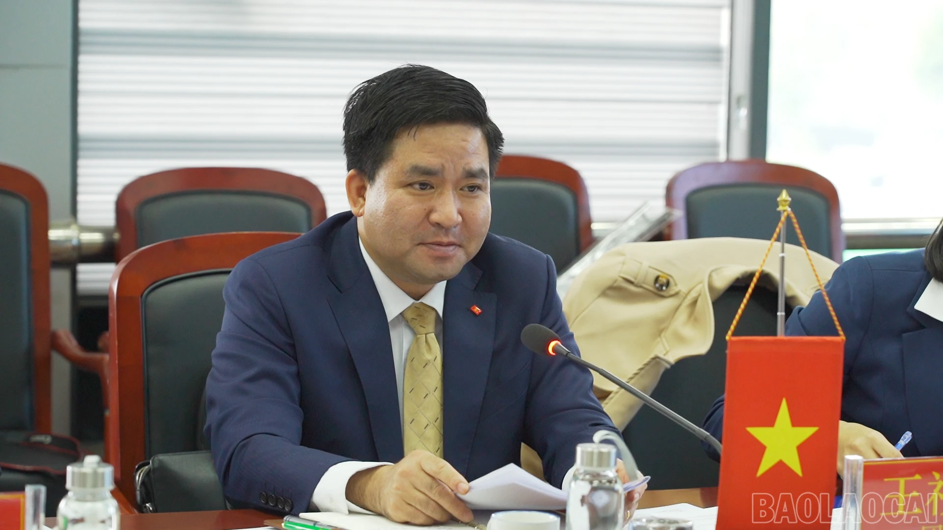 baolaocai-br_hoi-dam-cua-khau100-04-26-01still005.png