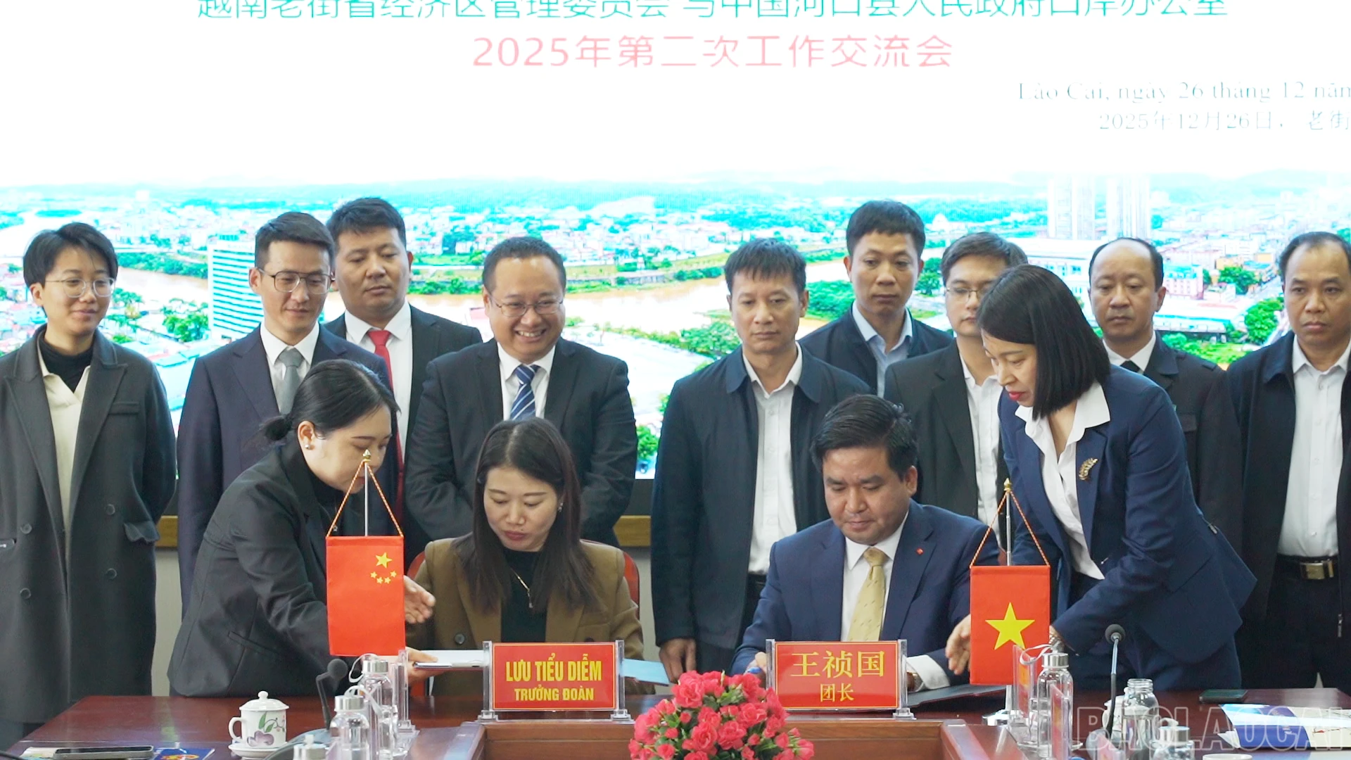 baolaocai-br_hoi-dam-cua-khau100-03-28-55still001.png