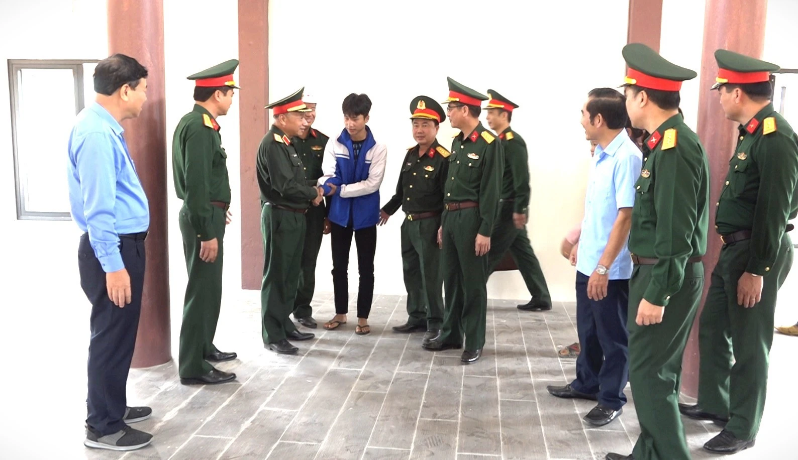 tham-dong-vien-nhan-dan-thon-lang-nu.jpg