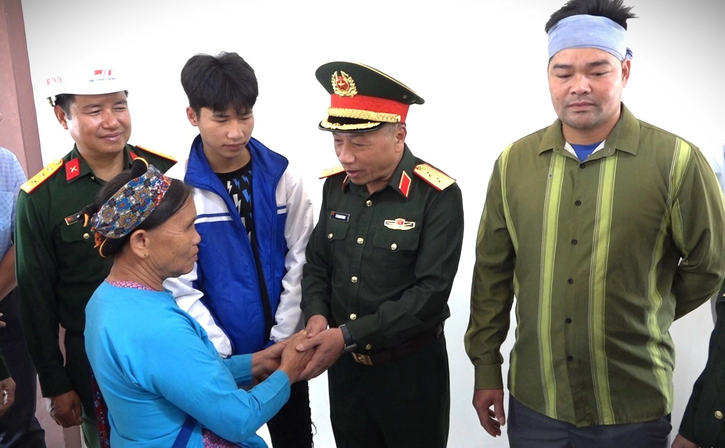 tham-dong-vien-nhan-dan-thon-lang-nu-3688.jpg