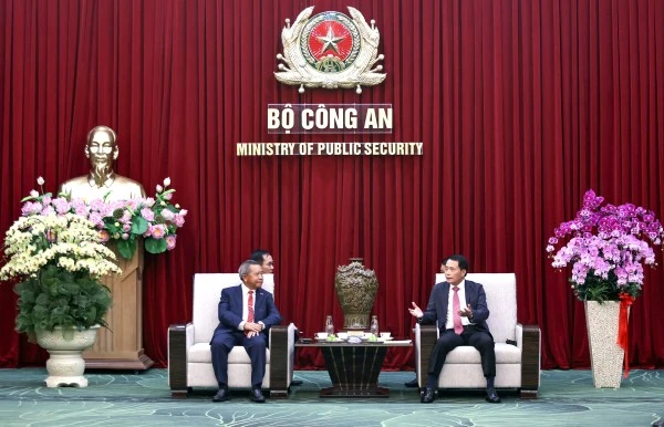 Thứ trưởng Lê Quốc Hùng khẳng định cần tăng cường tuyên truyền về truyền thống quan hệ đặc biệt Việt Nam - Lào.