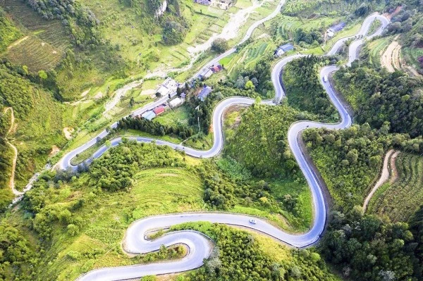 Đèo Mã Pí Lèng là một trong tứ đại đỉnh đèo của Việt Nam.