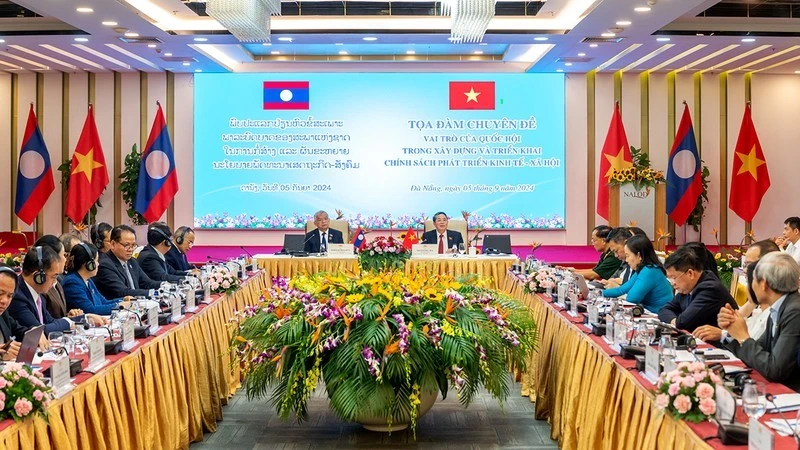 Quốc hội hai nước trao đổi về xây dựng chính sách phát triển kinh tế-xã hội.