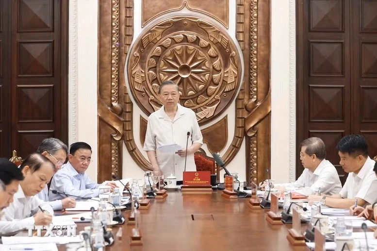 Sáng 13/5, tại Hà Nội, Tổng Bí thư, Chủ tịch nước Tô Lâm chủ trì buổi làm việc về tổ chức, hoạt động của Ban Chỉ đạo Trung ương về hoàn thiện thể chế, pháp luật và Ban Chỉ đạo cải cách tư pháp Trung ương