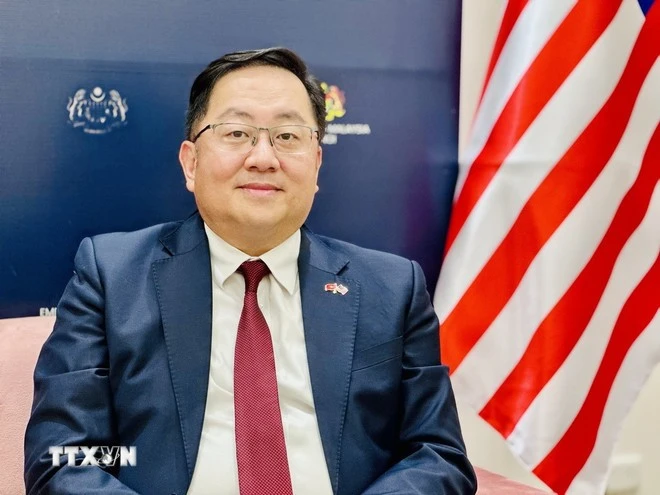 Đại sứ Malaysia tại Việt Nam Dato' Tan Yang Thai trả lời phỏng vấn của phóng viên Thông tấn xã Việt Nam về nội dung liên quan đến chuyến công tác của Thủ tướng Phạm Minh Chính.
