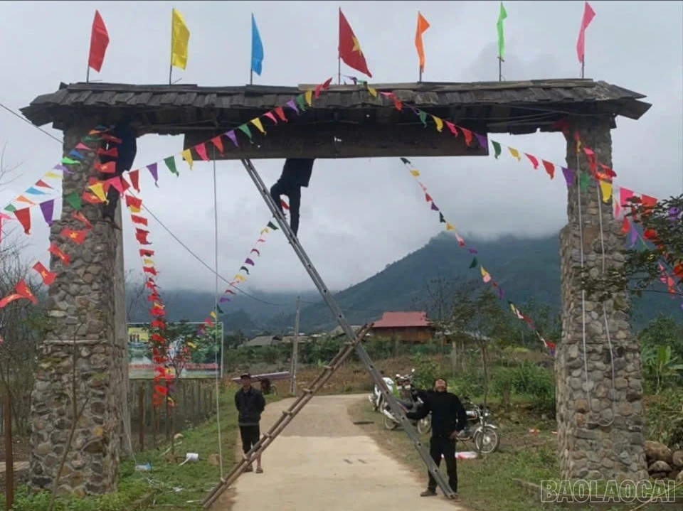 baolaocai-br-cac-thon-trang-tri-khu-vuc-bau-cu.jpg