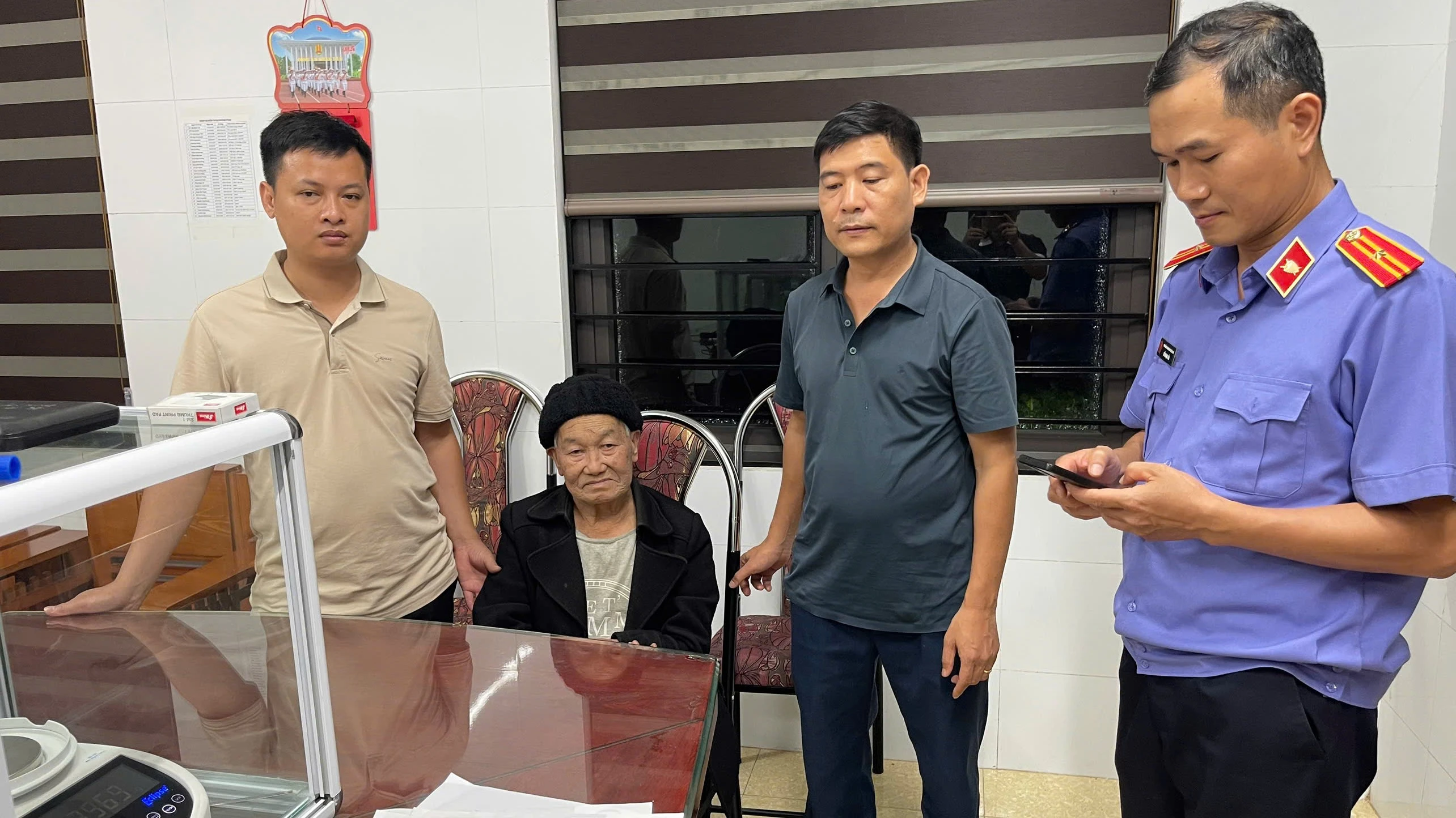doi-tuong-vang-xuan-sieu-cung-tang-vat-tai-co-quan-dieu-tra.jpg