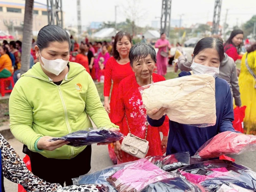 Chương trình áo mới ngày Xuân của Hội LHPN TP.Dĩ An.