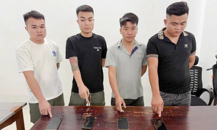 Lê Văn Sơn, Lê Văn Trường, Phạm Văn Cường, Hoàng Văn Điệp (từ trái qua phải) tại cơ quan công an. (Ảnh: CACC)