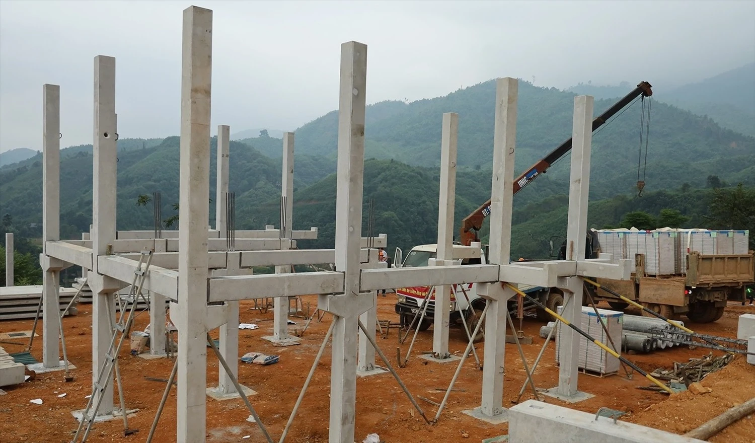 nhung-ngoi-nha-san-dau-tien-da-duoc-lap-dung-tai-khu-tai-dinh-cu-lang-nu-3206-3988.jpg