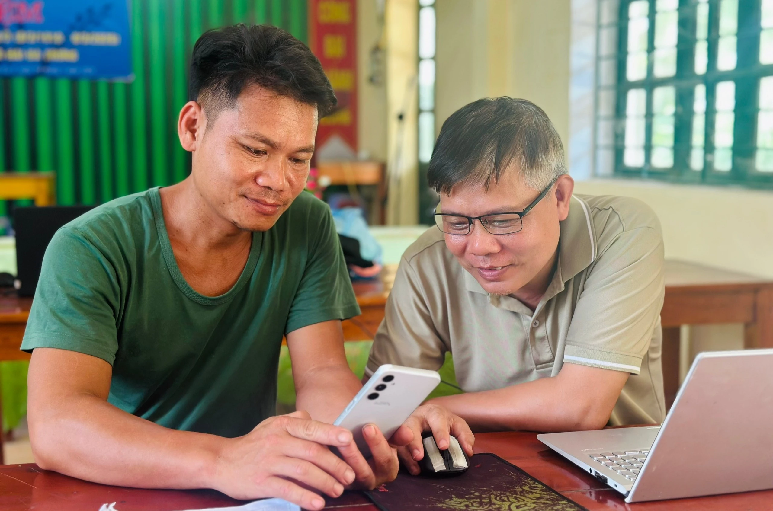 3-truong-thon-luong-van-nghi-ao-xanh-chia-se-thong-tin-hinh-anh-cuoc-dien-thoai-duoc-chup-lai-giua-doi-tuong-lua-dao-voi-chi-x-7069.jpg