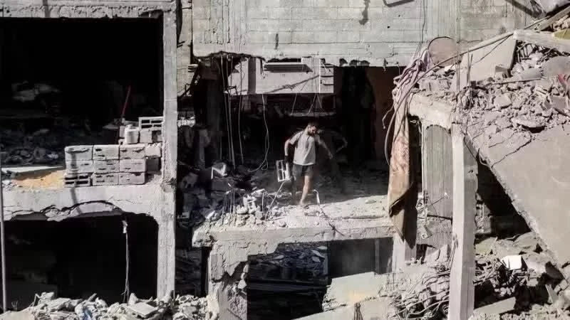 Cảnh đổ nát sau cuộc tấn công của Israel tại trại tị nạn Al-Shati, phía tây Gaza, ngày 9/5/2026. (Ảnh minh họa: THX/TTXVN)