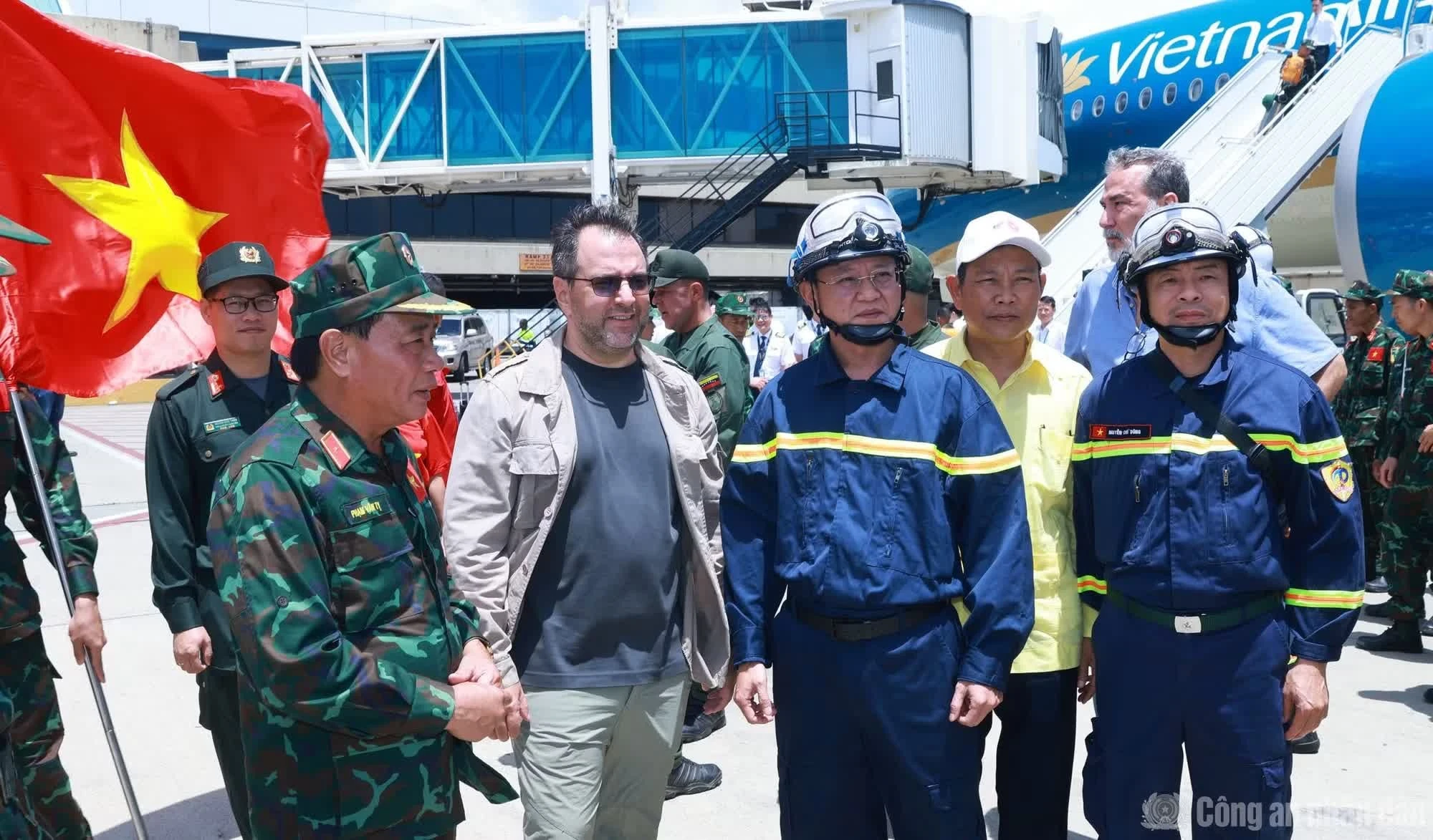 Thiếu tướng Phạm Văn Tỵ khẳng định: việc Việt Nam cử lực lượng sang tham gia khắc phục hậu quả động đất không chỉ là thực hiện nghĩa vụ nhân đạo quốc tế mà còn thể hiện tình cảm của Việt Nam dành cho Venezuela.