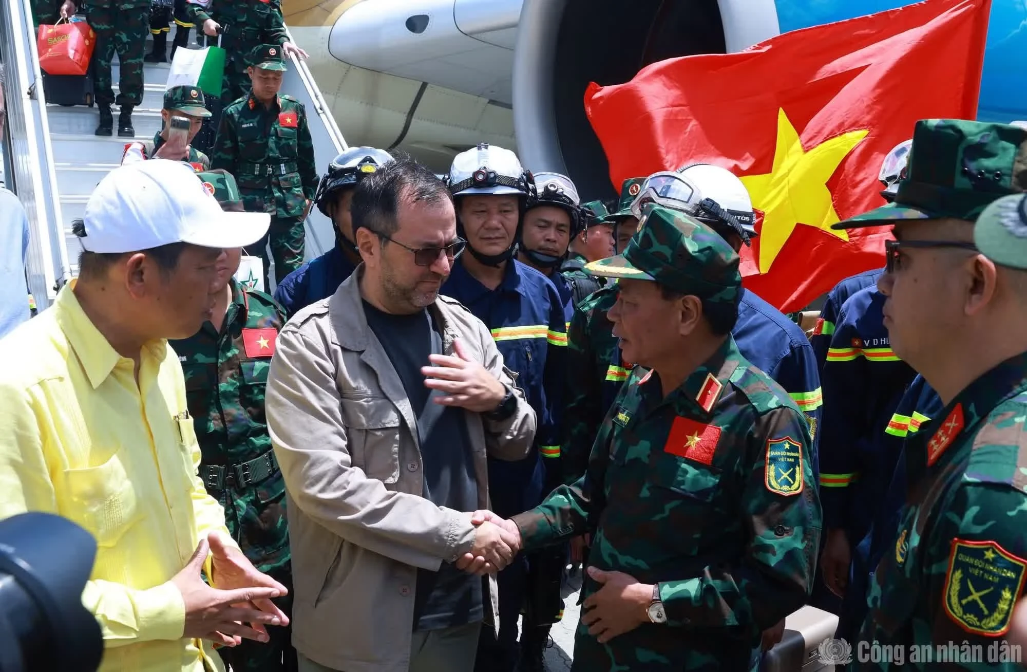 Ngoại trưởng Yván Gil Pinto gửi lời cảm ơn chân thành nhất tới Đảng, Nhà nước và nhân dân Việt Nam đã cử đoàn sang tham gia khắc phục hậu quả động đất.