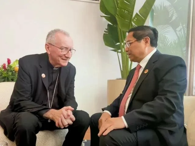 Thủ tướng Phạm Minh Chính và Thủ tướng Vatican, Hồng y Pietro Parolin.