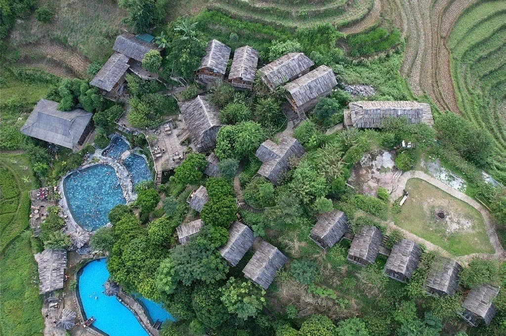 Suối khoáng nóng Trạm Tấu (Yên Bái).